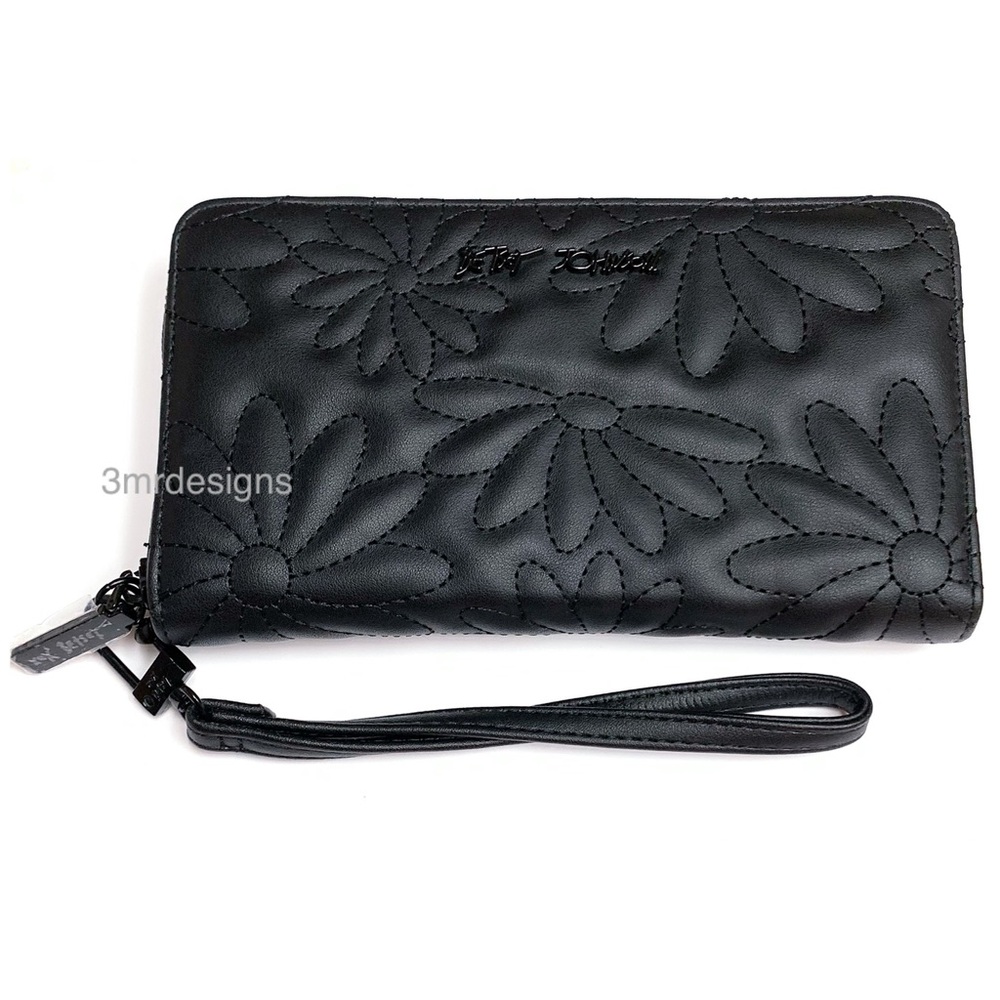 NWOT Betsey J. 💋Quilted Daisy Black Faux Leather Zip-around Wristlet/Wallet